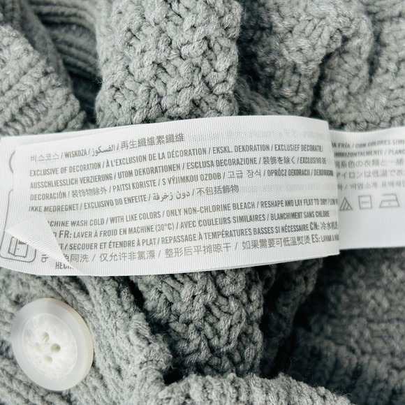 Abercrombie & Fitch Gray Chunky Knit Cropped Cardigan V Neck Button Sweater - Picture 9 of 12